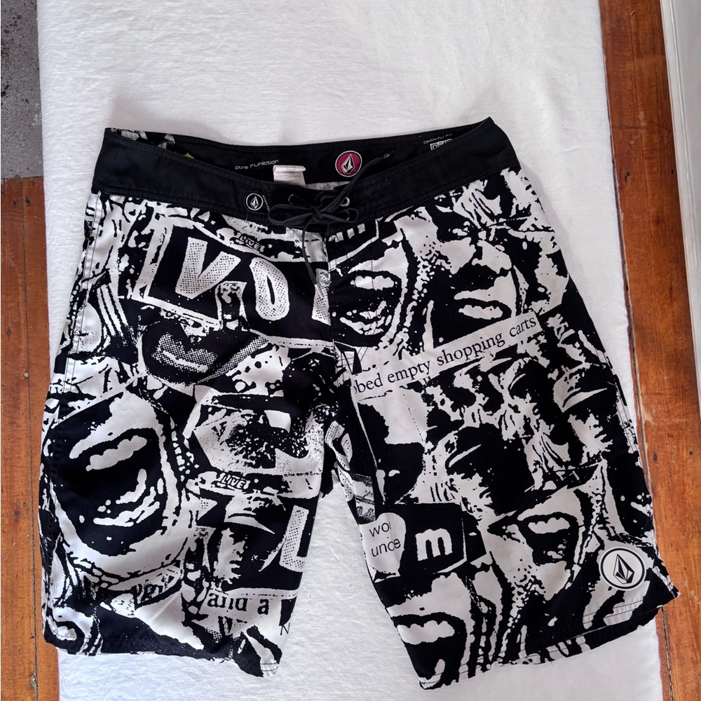Men’s Volcom Pure Function Cinch Fly Graphic Board Shorts Size 34